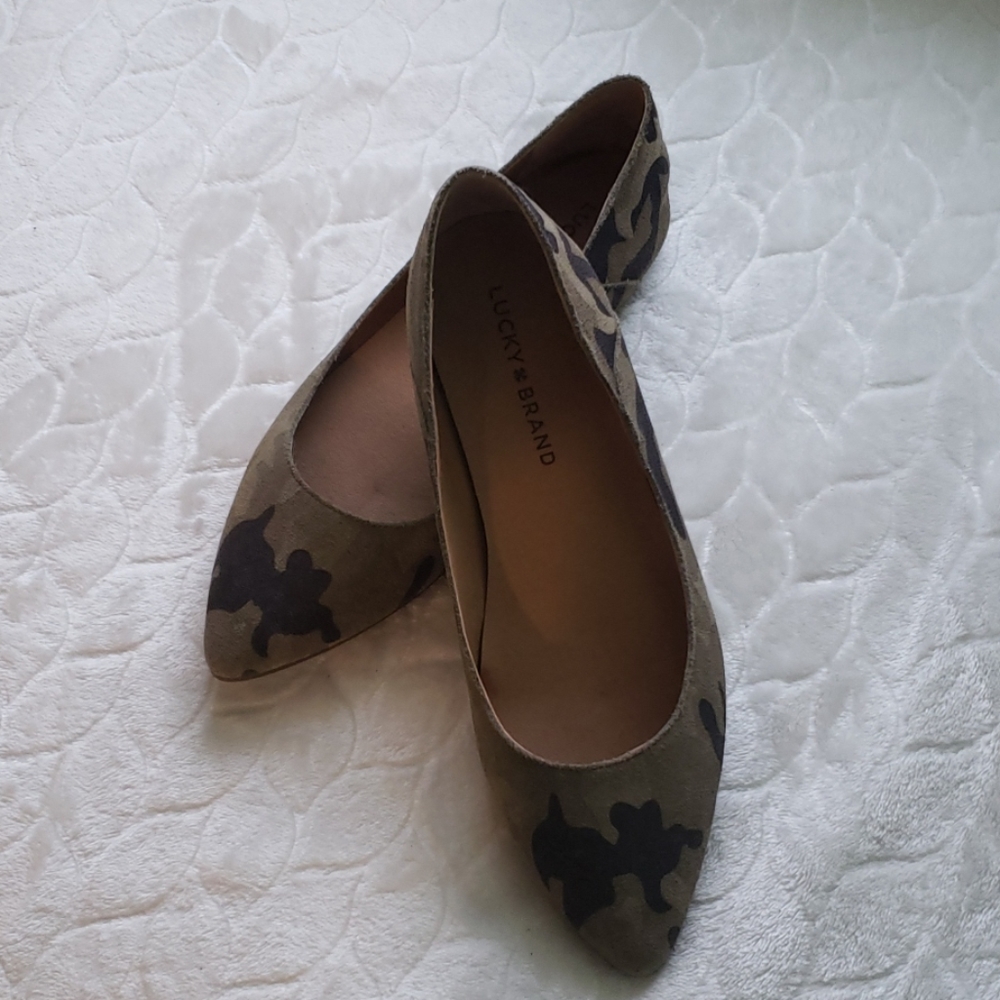 BNWT Lucky Brand Camo Flats